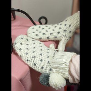 Aerie Cream with Grey Hearts Hybrid Mitten Size OS